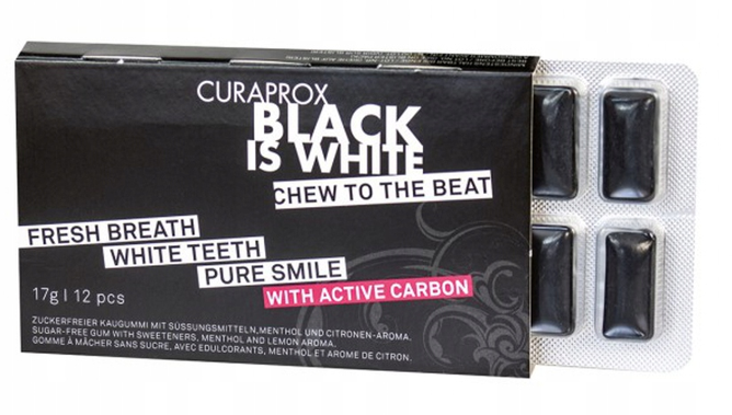 Curaprox Black Is White – wybielająca guma do żucia z aktywnym węglem, 12 szt.